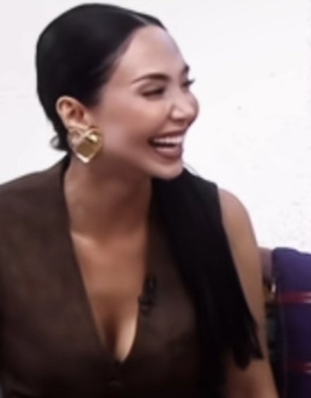 Delisanin                                Belisle suyun
Yanindayken                         Yanindayken 
Perinaz;                                    perinaz;