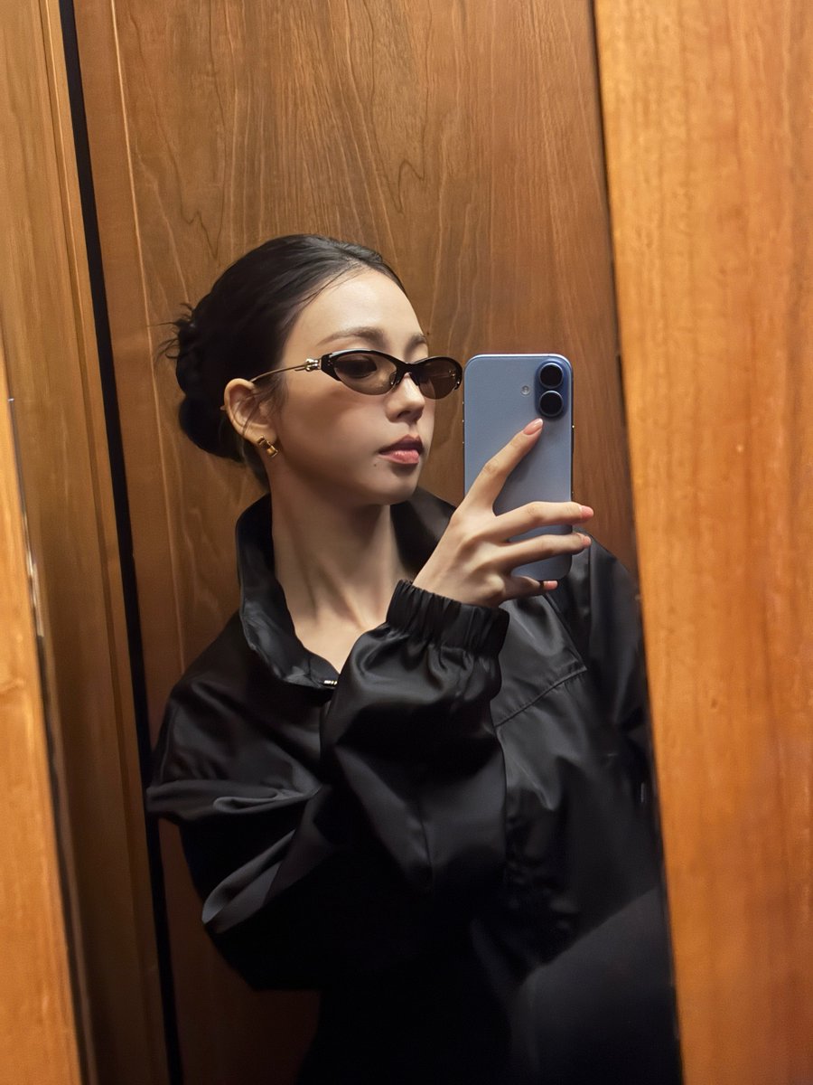 BEMYKARINA_TH's tweet image. 💙💬260122 10:11pm KST
#คาริน่าบับเบิ้ล #คาริน่า

📸

“ไม่เท่เลยอะ”

“ฮิฮิ วันนี้ไปกับมินจองมาหลังจากไม่ได้ไปเดตกันมานาน”

“สนุกอะ”