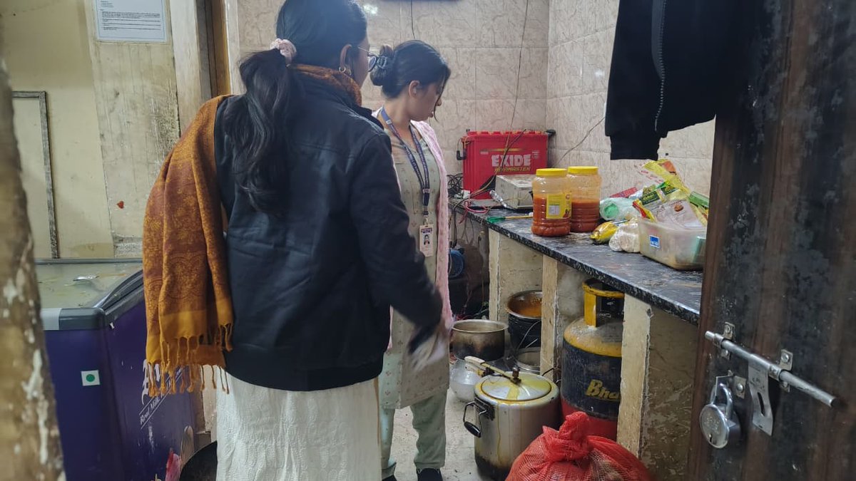 RourkelaMC's tweet photo. Under the Food Safety Enforcement Drive, RMC conducted #inspections at various locations across the #city. Several shops in Civil Township, Chhend, Bisra Road, Madhusudan Marg, Railway Station and Vedvyas area were inspected, and #penalties were imposed on #violators.
#rmc https://t.co/Ie9ZeLgy8f