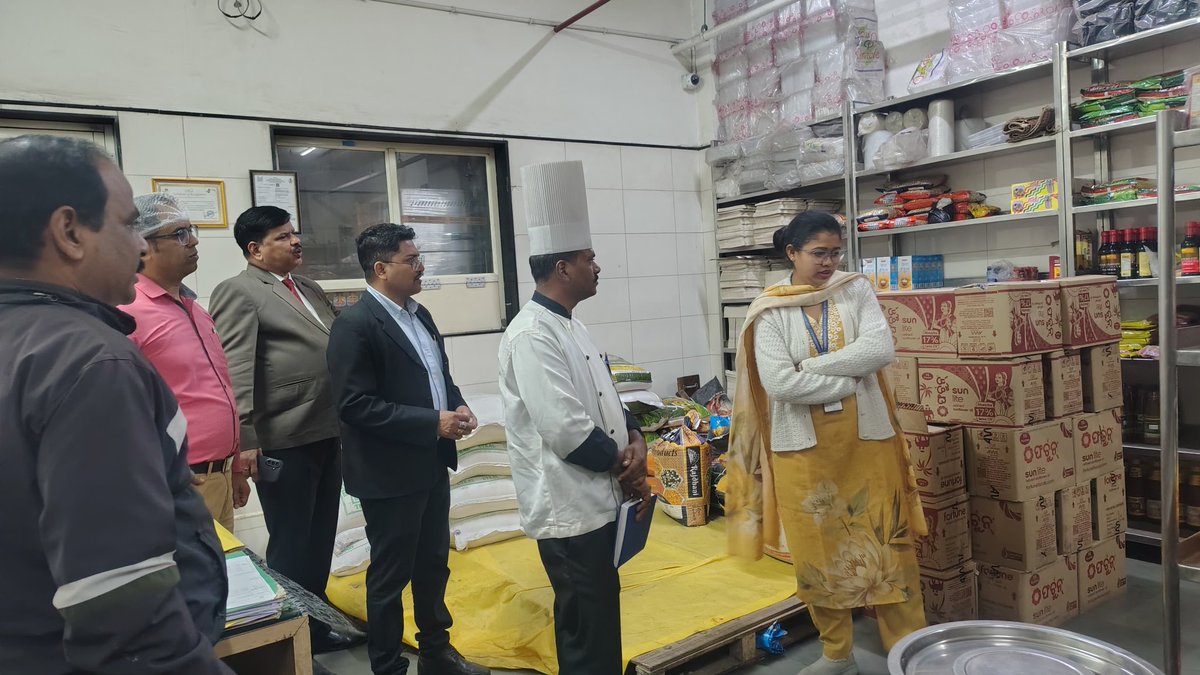 RourkelaMC's tweet photo. Under the Food Safety Enforcement Drive, RMC conducted #inspections at various locations across the #city. Several shops in Civil Township, Chhend, Bisra Road, Madhusudan Marg, Railway Station and Vedvyas area were inspected, and #penalties were imposed on #violators.
#rmc https://t.co/Ie9ZeLgy8f