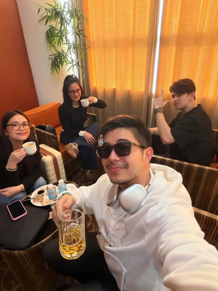 _graceygraceMe's tweet photo. Vacation Mode Muna โ๐งกFinally
#JulieAnneSanJose #Juliever
#AbuDhabi
IG : #RayverCruz #RodjunCruz https://t.co/5luXHx9SEI