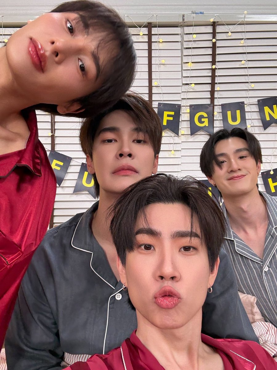 trends4DewTeeTH's tweet image. ขอบคุณพี่ออฟ พี่กันที่ช่วยเลี้ยงดิวธีด้วยนะคะ น่ารักกันมาก ๆ เลยย

OFFGUNFUNNIGHT X DT
#รักหลับกับออฟกันSpecial