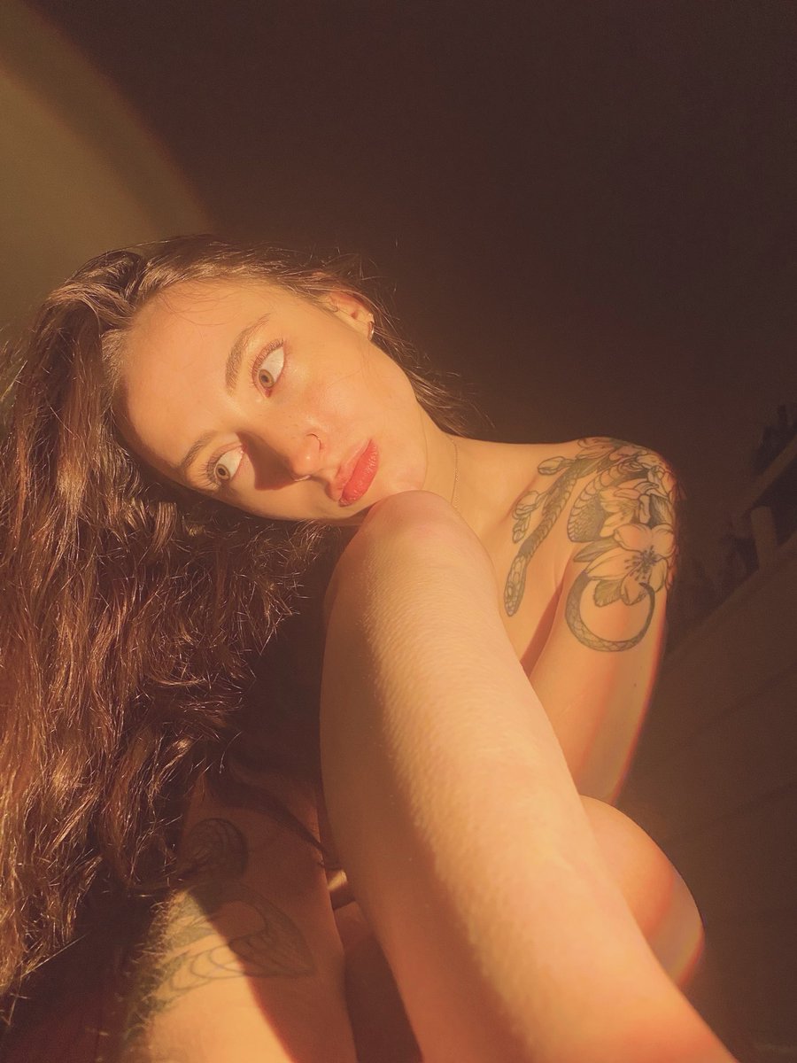 a_siren_calls's tweet photo. The “Goddess” title is clearly fitting. https://t.co/dRz8frIGLK
