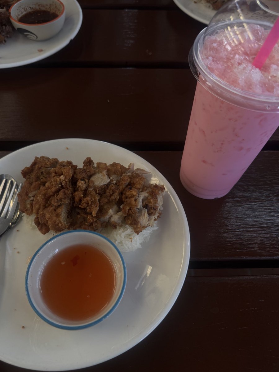 maddocdavies's tweet image. เห็นวิศวะเขาฮิต