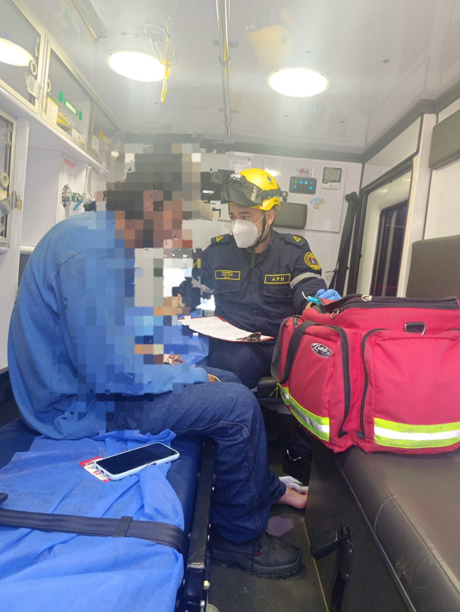✓ 13:10 | Accidente de Tránsito Intercambio Vial #Girardota – Personal APH atiende y valora paciente en vía pública, determina sin necesidad de traslado hospitalario y brinda recomendaciones. Tránsito presente. #Emergencias