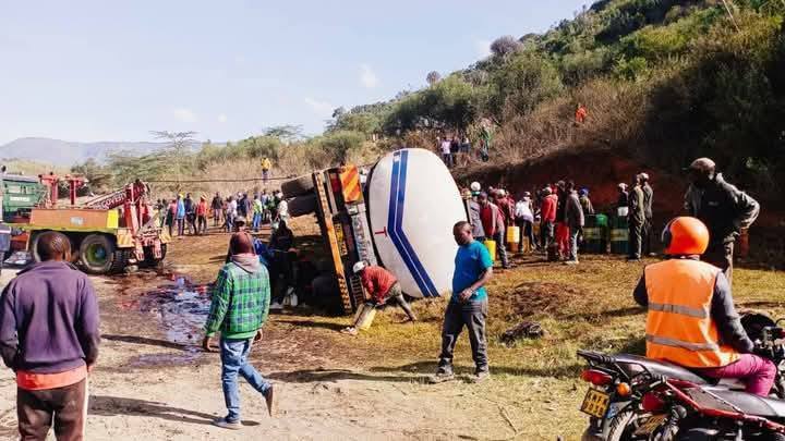 kiambu_magazine's tweet image. Breaking News 📷
A fatal road accident has occurred on the Maai Mahiu Road, several people have been seriously injured.
