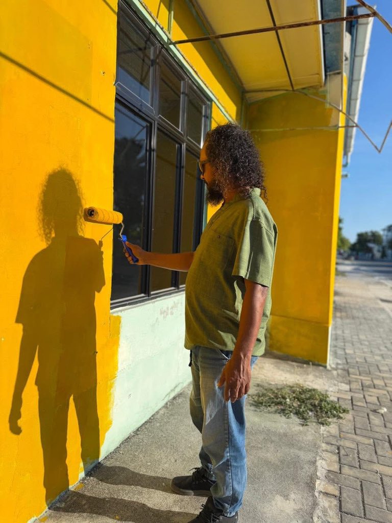 MDPDhidhdho's tweet photo. ލޯކަލް ކައުންސިލް އިންތިހާބު 2026ގެ ދިއްދޫ ދާއިރާގެ ކެމްޕެއިން އޮފީސް ތައްޔާރުކުރުން.

އަޅުގަނޑުމެންނަކީ އިންތިޒާމުވެގެން ސިޔާސީ މަސައްކަތްކުރާ ހަމައެކަނި  ޕާޓީ. އަޅުގަނޑުމެންނަކީ ފިކުރެއް.  
MDP Dhidhdhoo Youth Wing https://t.co/E7SyZ5MUze