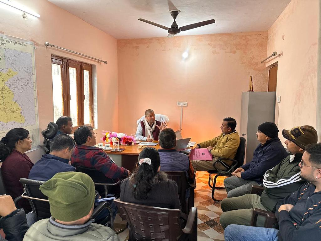 Ramesh_Gariya's tweet photo. आज कोटद्वार में जलागम प्रबंधन कार्यालय का निरीक्षण किया । एवं जलागम प्���बंधन द्वारा चल रहे विभिन्न परियोजनाओं की प्रगति के बारे में समीक्षा की तथा परियोजना के बारे में धरातलीय रिपोर्ट तैयार करने व निश्चित अवधि के अंतराल में प्रगति कार्य का मूल्यांकन किये जाने के निर्देश दिए। https://t.co/qR3xAo9uDX