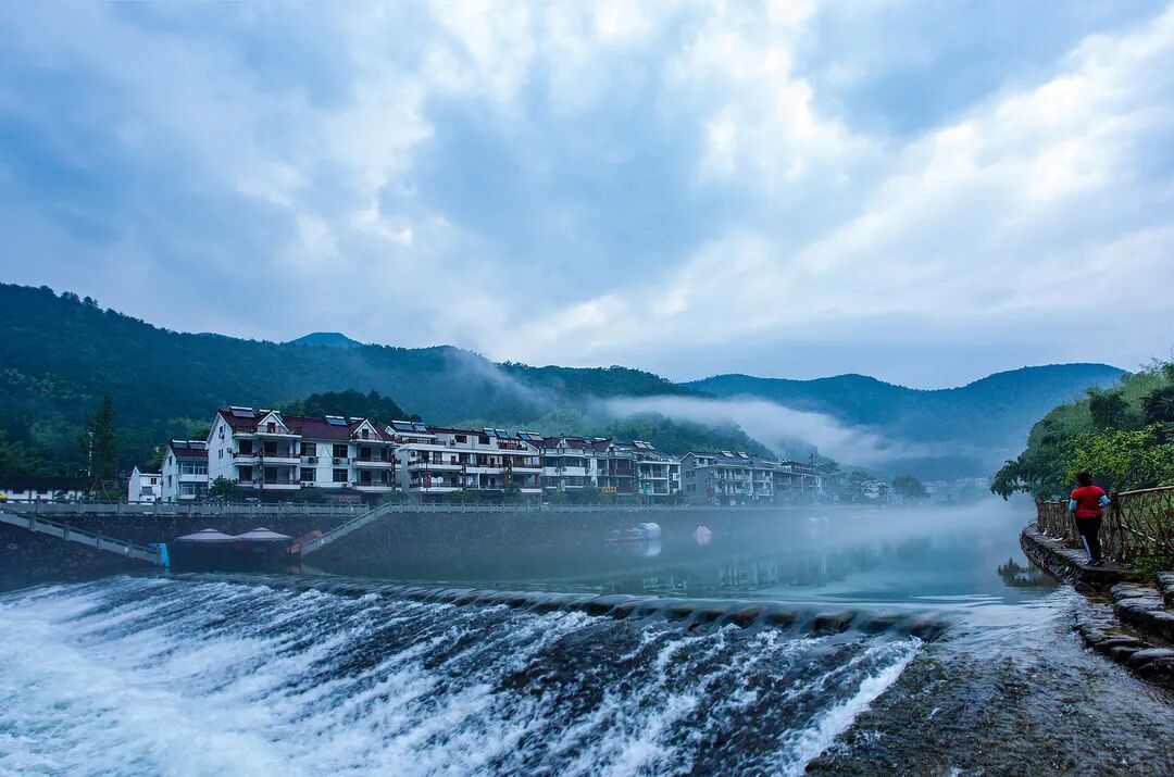 hangzhoufeel's tweet photo. 💦 What keeps Luci Creek in Tonglu county so crystal clear? Smart water-balance monitoring uses digital tools to precisely trace pollution sources and eliminate them at the root. #EcoHangzhou #EncodeHangzhou https://t.co/xLc4orduCh