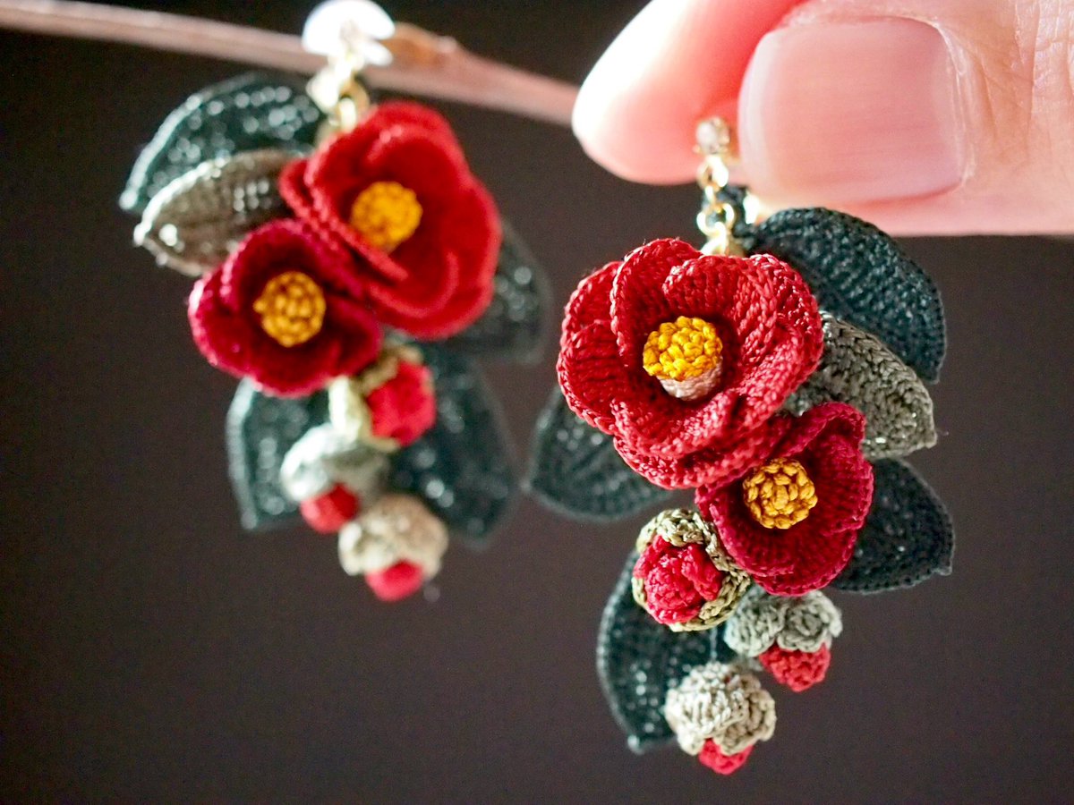 #魅力のある赤を見せてください見た人全員強制

絹糸で編んだ
椿です