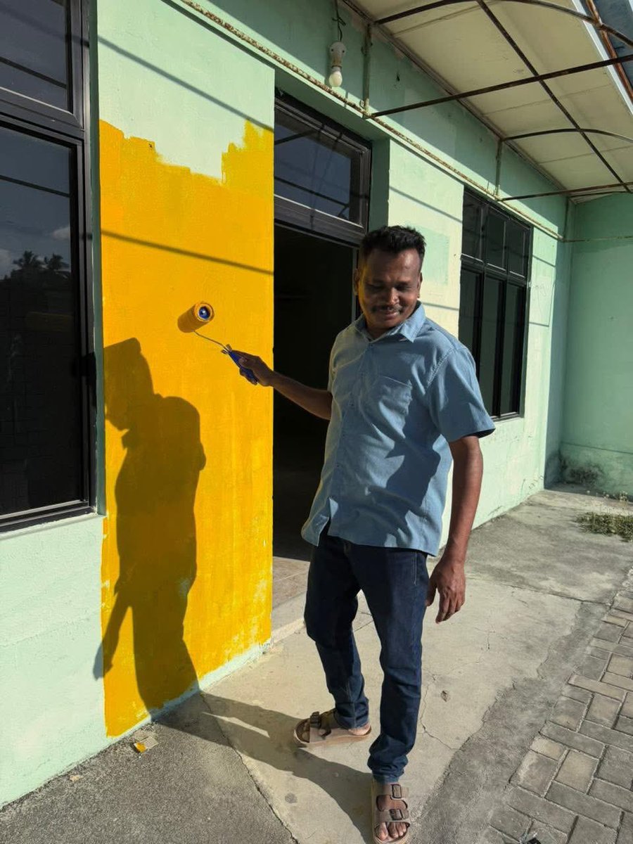 MDPDhidhdho's tweet photo. ލޯކަލް ކައުންސިލް އިންތިހާބު 2026ގެ ދިއްދޫ ދާއިރާގެ ކެމްޕެއިން އޮފީސް ތައްޔާރުކުރުން.

އަޅުގަނޑުމެންނަކީ އިންތިޒާމުވެގެން ސިޔާސީ މަސައްކަތްކުރާ ހަމައެކަނި  ޕާޓީ. އަޅުގަނޑުމެންނަކީ ފިކުރެއް.  
MDP Dhidhdhoo Youth Wing https://t.co/ZXVPi6WR9z