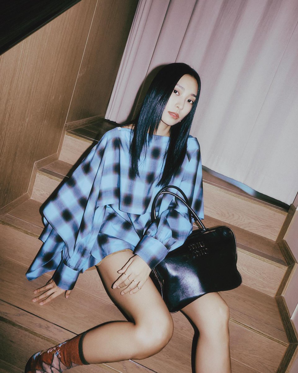 Graceful tweet media