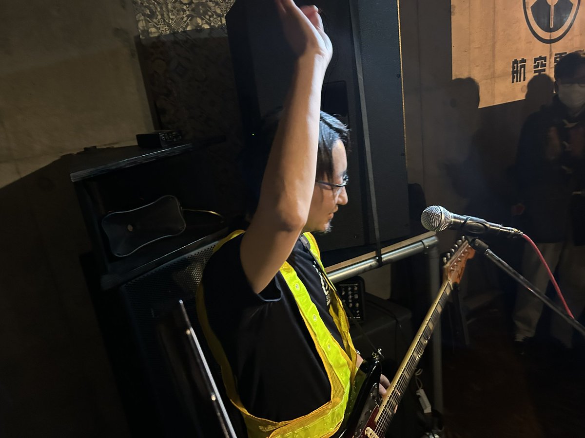 昨晩は航空電子inテホム<a href="/bar_tehom/">Live/Bar TEHOM</a> 平日にも関わらず大入り、ありがとうございました！
写真は本番なんか隣で撮ったシライシ氏。