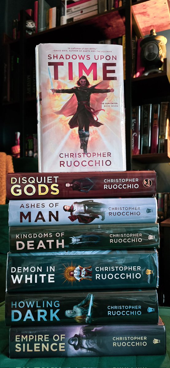 Pritch533's tweet image. The Sun Eater collection 👌 it's finally here! Can't wait to jump back into these. I'll be starting Howling Dark today!