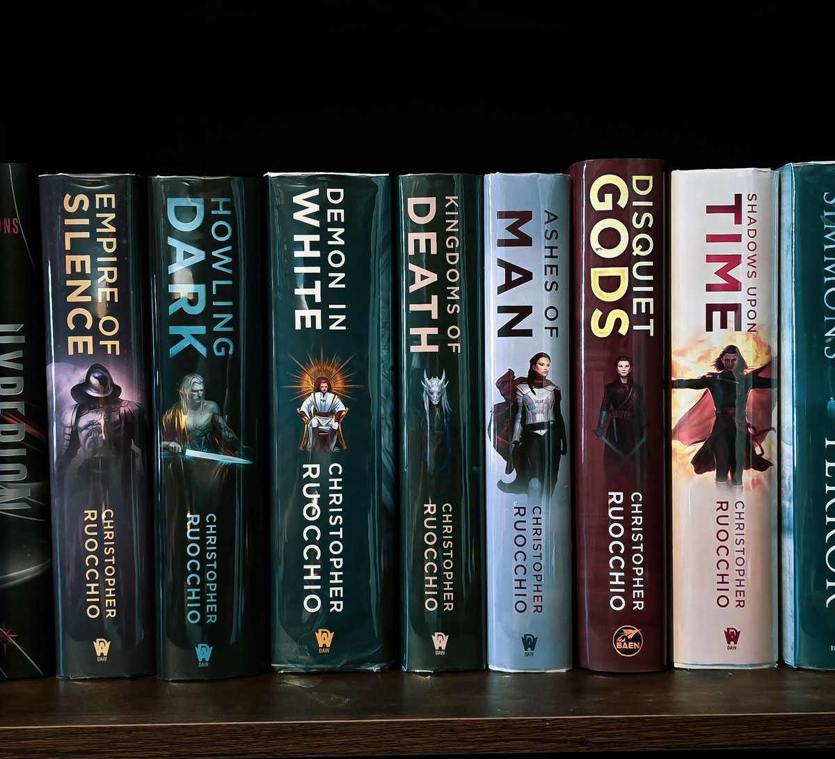 Pritch533's tweet image. The Sun Eater collection 👌 it's finally here! Can't wait to jump back into these. I'll be starting Howling Dark today!