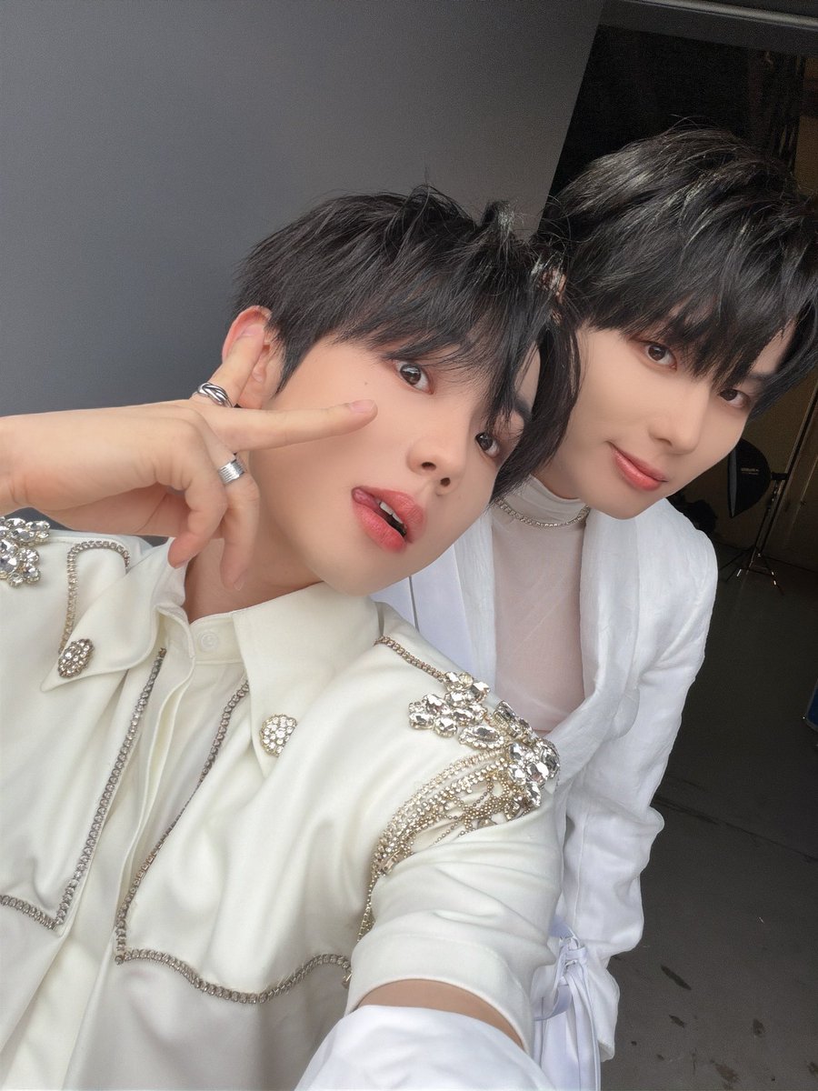 ELASTofficial's tweet image. 오랜만에 원원즈💋

#ELAST #엘라스트 #エラスト
#WONJUN #원준 #ウォンジュン