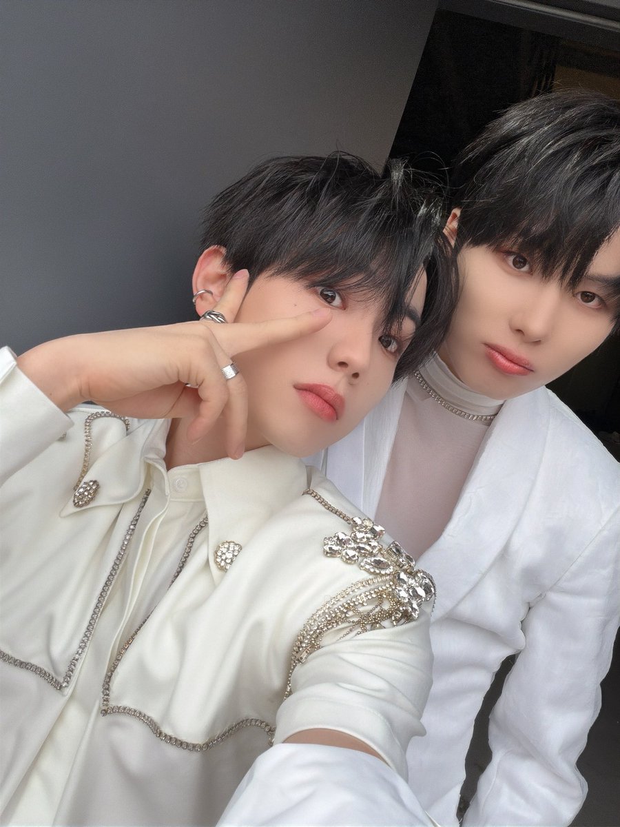 ELASTofficial's tweet image. 오랜만에 원원즈💋

#ELAST #엘라스트 #エラスト
#WONJUN #원준 #ウォンジュン