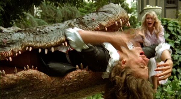 Roybattyforever's tweet image. Los 80 son una época apasionante. Héroes forzudos, películas míticas, blockbusters más grandes que la vida... pero también films pequeños de serie B que hay que reivindicar.

Aquí os presento un hilo con maravillosas películas de culto de los 80.