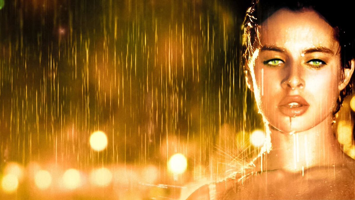 Roybattyforever's tweet image. Los 80 son una época apasionante. Héroes forzudos, películas míticas, blockbusters más grandes que la vida... pero también films pequeños de serie B que hay que reivindicar.

Aquí os presento un hilo con maravillosas películas de culto de los 80.