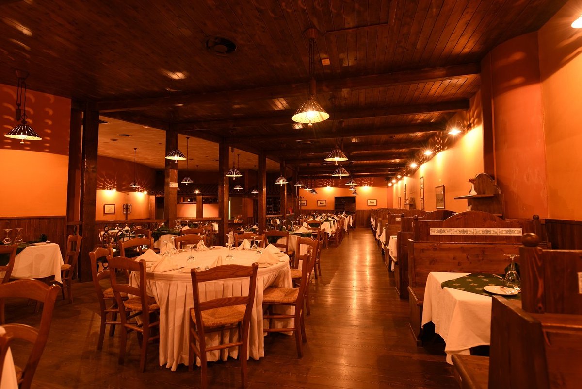AsmaraPalace's tweet photo. Indulge in the finest Italian cuisine at La Trattoria restaurant within the Hotel Asmara Palace.  An intimate dining experience awaits. 😍🍽😍 #Eritrea #AuthenticItalian #Hotelrestaurant #FoodieHeaven #FiveStarDining https://t.co/VTCCvumMcp
