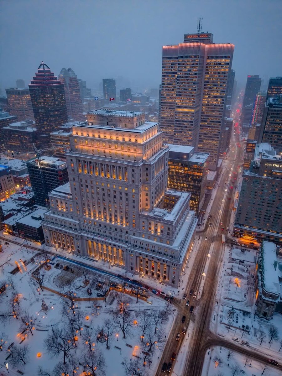 Monmontreal's tweet image. Douce soirée d’hiver au centre-ville 🧡✨

📷  brave.heart_photography #Montréal #MTLmoments #PhotoduJour