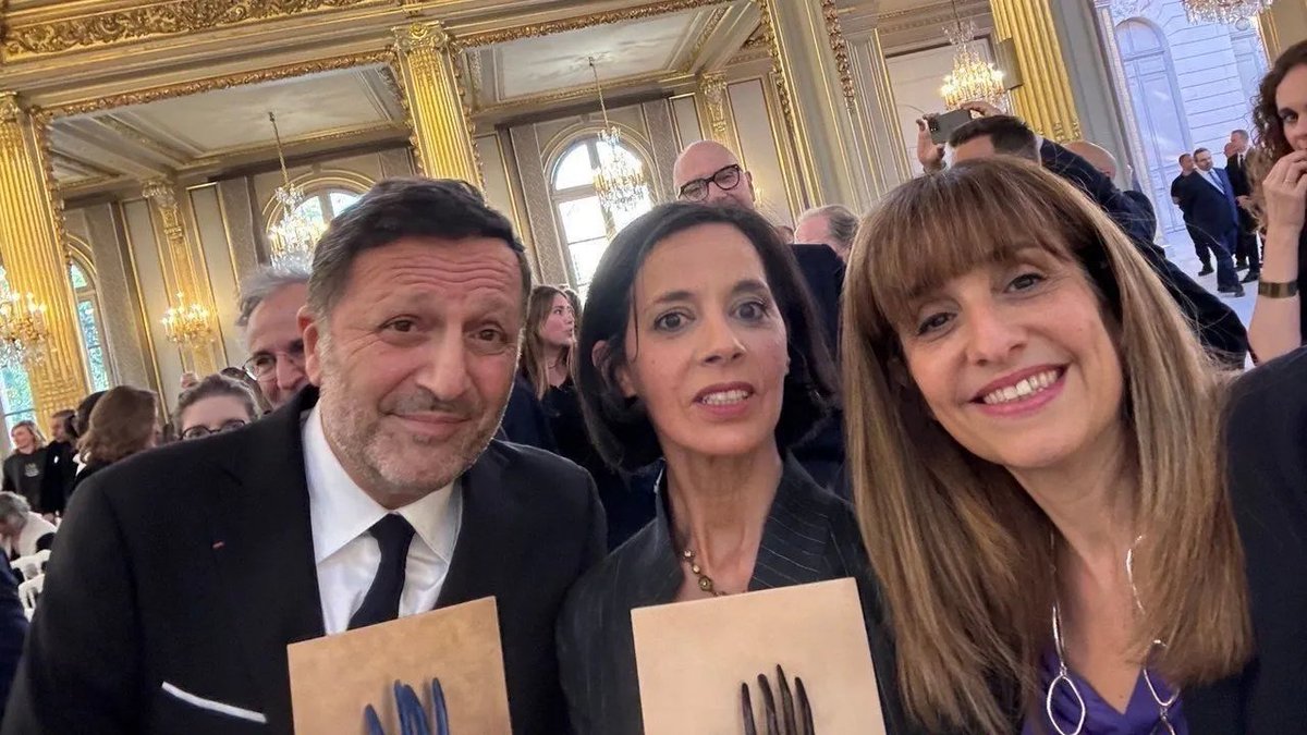 Anna_C_moi's tweet image. Je ne sais si vous vous rendez compte du degré de dictature dans lequel nous sommes entrés...👇

👉France : la loi Yadan, dite de “lutte contre l’antisémitisme”
Si cette loi passe, critiquer Israël sera assimilé à de l’antisémitisme.
Dire “Free Palestine” pourrait relever