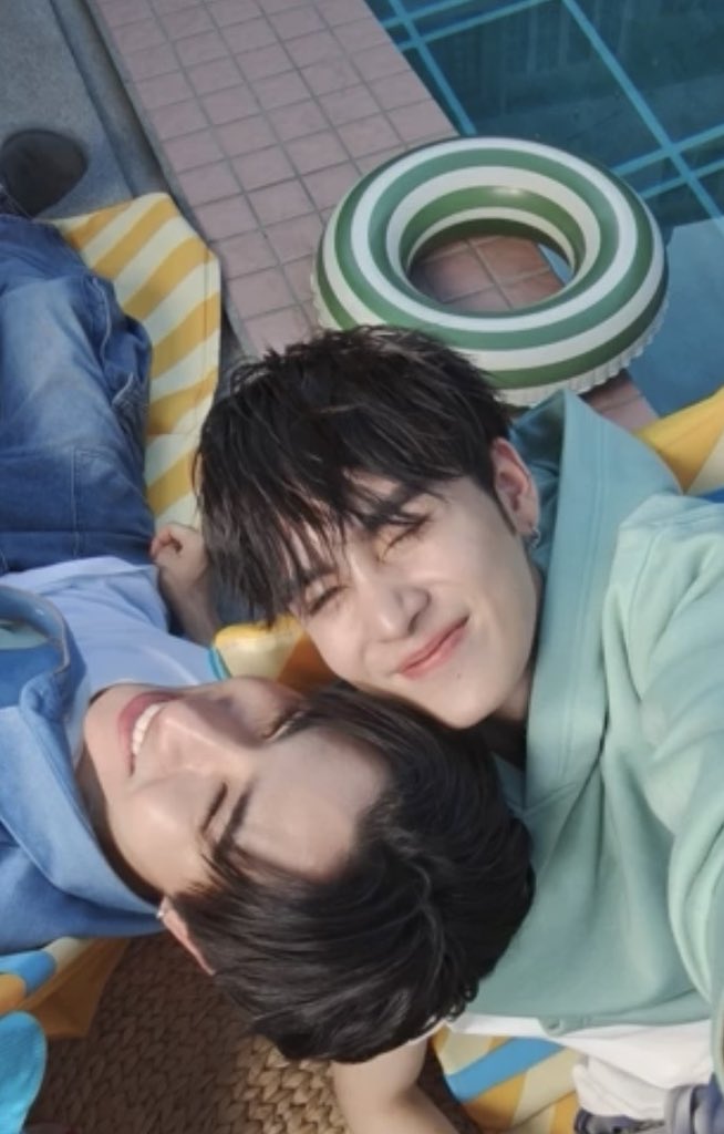 dearPPSS's tweet image. ไปซื้อOPPOReno15Series มาใช้ดีกว่า
พอดีว่ามีแฟนให้ถ่ายรูปตามเรฟนี้ 

#Reno15SeriesTHxPerthSanta