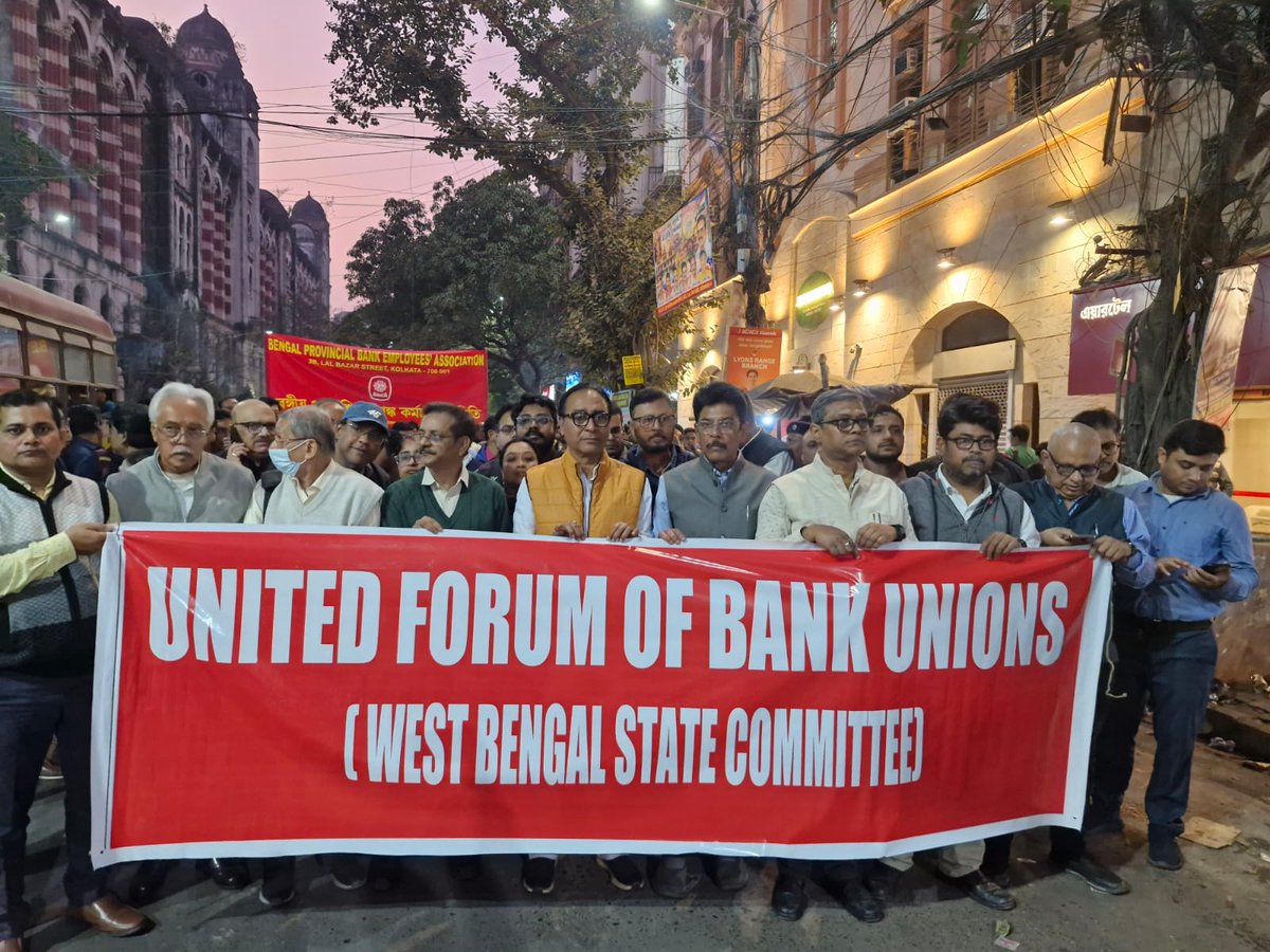 Thousands of furious bank employees have taken over the streets in Kolkata under the UFBU banner.We aren't asking anymore,we're DEMANDING our due: 5-Day Banking NOW!

The roar in Kolkata is undeniable. HEAR US!
#Implement5DayBanking
#UFBU
#AIBOC
<a href="/aiboc_in/">All India Bank Officers' Confederation (AIBOC)</a>
<a href="/sanjaybpi/">Sanjay Das</a> 
<a href="/UFBUIndia/">United Forum of Bank Unions</a>