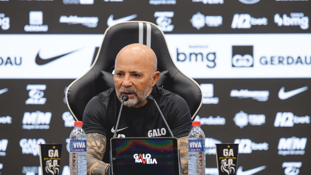 berwerneck's tweet image. Eu tenho a receita pro Galo ganhar TUDO em 2026:

- pegar uma máquina do tempo
- voltar pra janeiro de 2025
- consertar todas as c@g@d@s que a diretoria de futebol fez

Com isso, chegamos em janeiro de 2026 com um time titular forte, entrosado e precisando apenas de ajustes.…