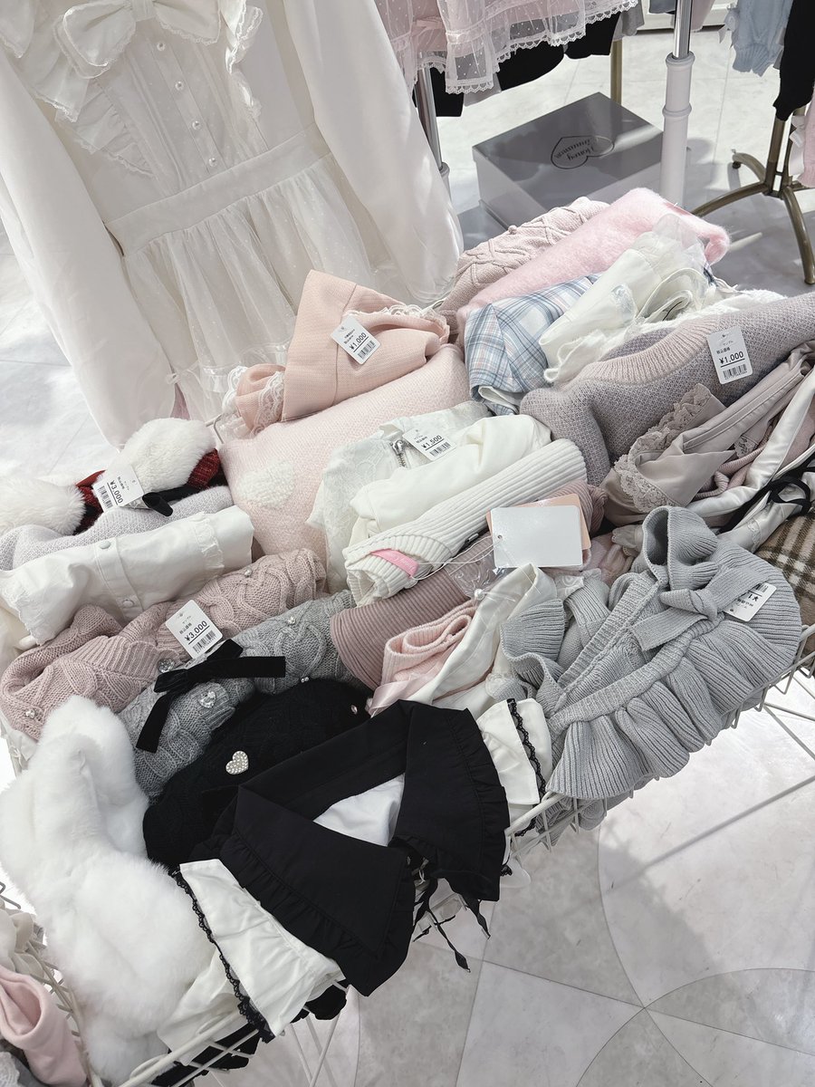 honeycinnamonjp's tweet photo. ┈ Friend Sale ┈
⠀
1/23(金)〜スタート ˎˊ˗
⠀
皆様のご来店お待ちしております🎀 https://t.co/k1uD13Kkt8