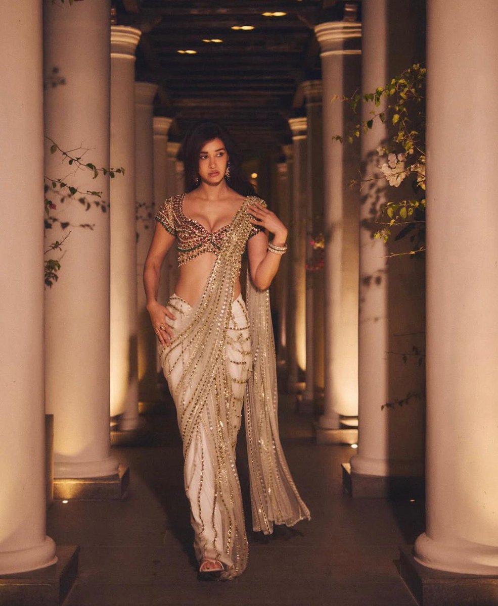 DishPatani's tweet photo. https://t.co/jWjeA79J5a