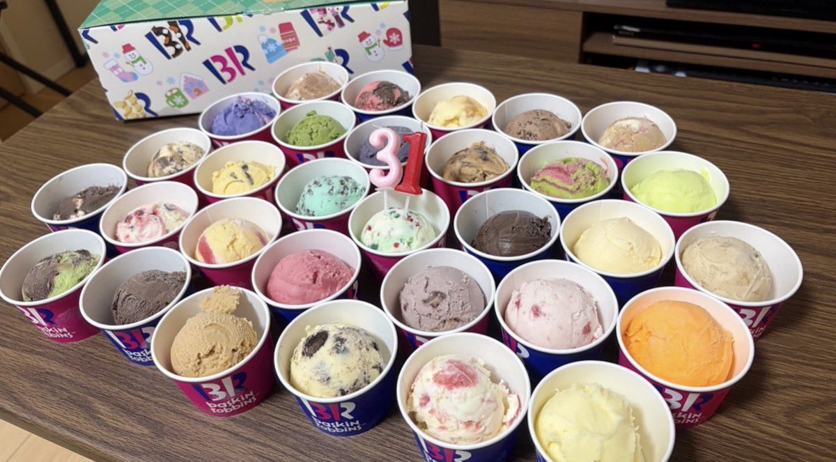 sr_hkr2's tweet photo. 31歳の誕生日にサーティワンアイス31種類大人買いチャレンジ達成した🍨 https://t.co/0JH2i0ki2C