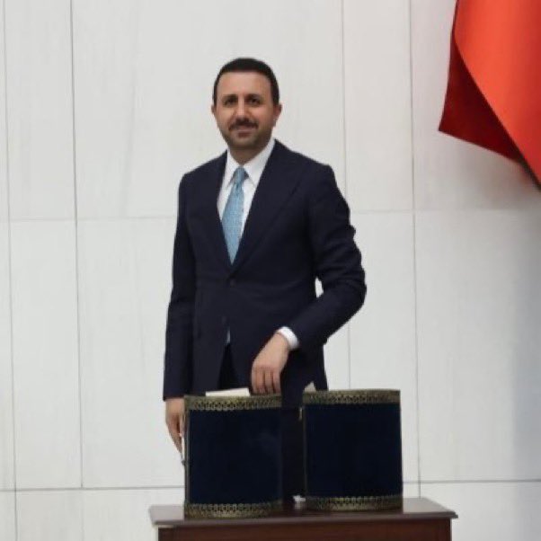 Balık baştan kokar derler ya..

Akp’li Bitlis  milletvekili 
Turhan Bedirhanoğlu Genel Kurul’da bulunmadığı halde,sahte oy ile varmış gibi gösterilmiş .

Gelde bundan ülkeye hizmet bekle..