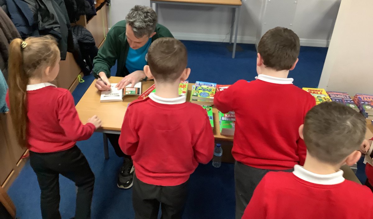 Matt Oldfield paid us a visit in school today to tell us all about this job as an author🤩 We were able to ask him questions and even got the chance to buy one of his books and get it signed!📚✏️