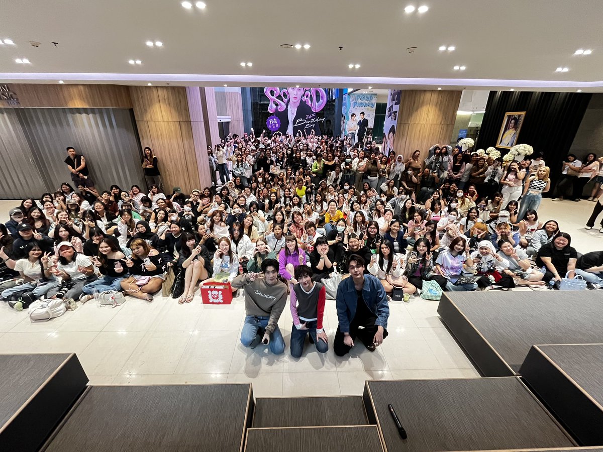 GMMTV's tweet image. ขอบคุณชาวเบิร์นเอาท์ทุกคนที่มาหา ออฟ กัน ดิว ในวันนี้น้าา ทุกคนได้มาเติมไฟกันแบบเต็มอิ่มไปเลย🔥 สำหรับวันนี้กลับบ้านกันอย่างปลอดภัยน้า
#BurnoutSyndromeSeriesEP8 

"Burnout Syndrome ภาวะรักคนหมดไฟ" ❤️‍🔥
ทุกวันพุธ เวลา 20:30 น. ทางช่อง GMM25 
และดูออนไลน์ เวลา 21:30 น. บนแอป iQIYI…