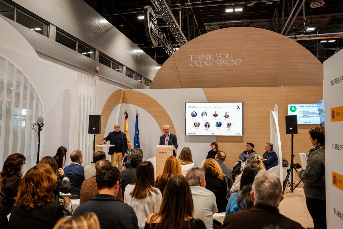 Turespana_'s tweet photo. El stand de Turespaña ha acogido la presentación de RETUR, que nace con el objetivo de ser el interlocutor colectivo del turismo rural reglado, y la firma simbólica de su decálogo de actuación "por un turismo rural con personas, territorio y futuro".

#TurespañaEnFitur #Fitur2026 https://t.co/Oo1FX301gI