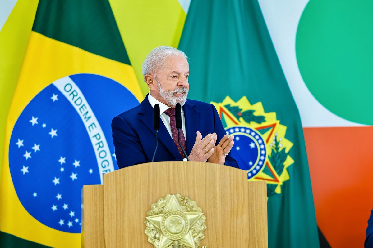 COMO O BRASIL ACORDOU HOJE? ✅✅

- Bolsa de valores BATENDO RECORDE. 

- Dólar DESPENCANDO. 

- Cesta básica DIMINUINDO.

- Salários CRESCENDO. 

- Comércio internacional BOMBANDO. 

- Reajuste REAL do salário mínimo. 

- ISENÇÃO de imposto de renda. 

- Fome e pobreza