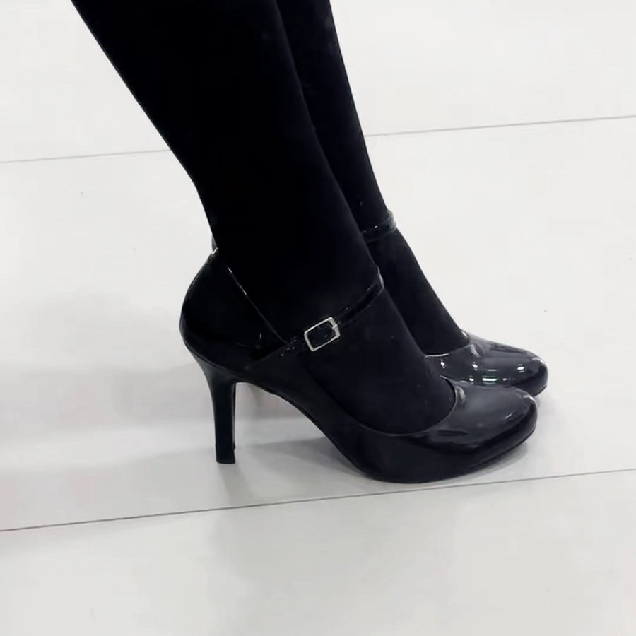 subitaheresia's tweet image. às vezes você não precisa de um Louboutin, mas sim de um Lolita Pimenta