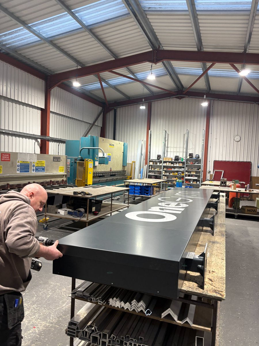 THIS WEEK AT ELLIS SIGNS 👨‍🏭✨🧰

Another great week for #teamellis and we’re already looking forward to next week 🥳