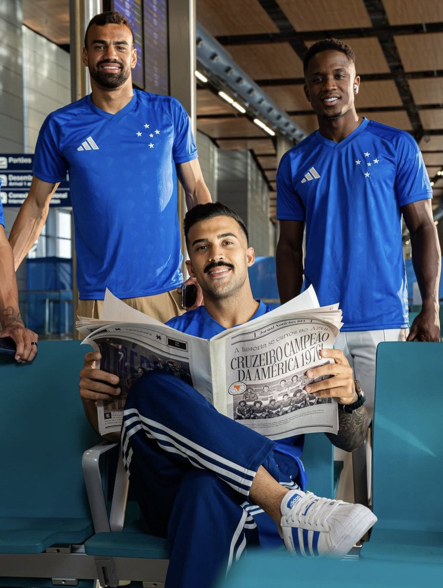 cabecaw's tweet photo. Essa camisa é ridícula de linda! Take my money @adidasbrasil 🦊💙🤍 https://t.co/lwppZu0IGm