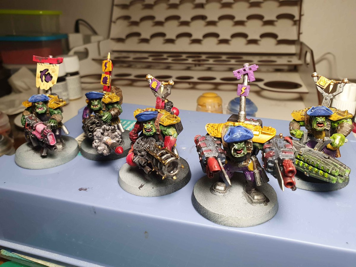 My first squad of 5 Flash Gitz ready and done! Or well, bases to be done, but other then that, pretty much done. #warhammer40k