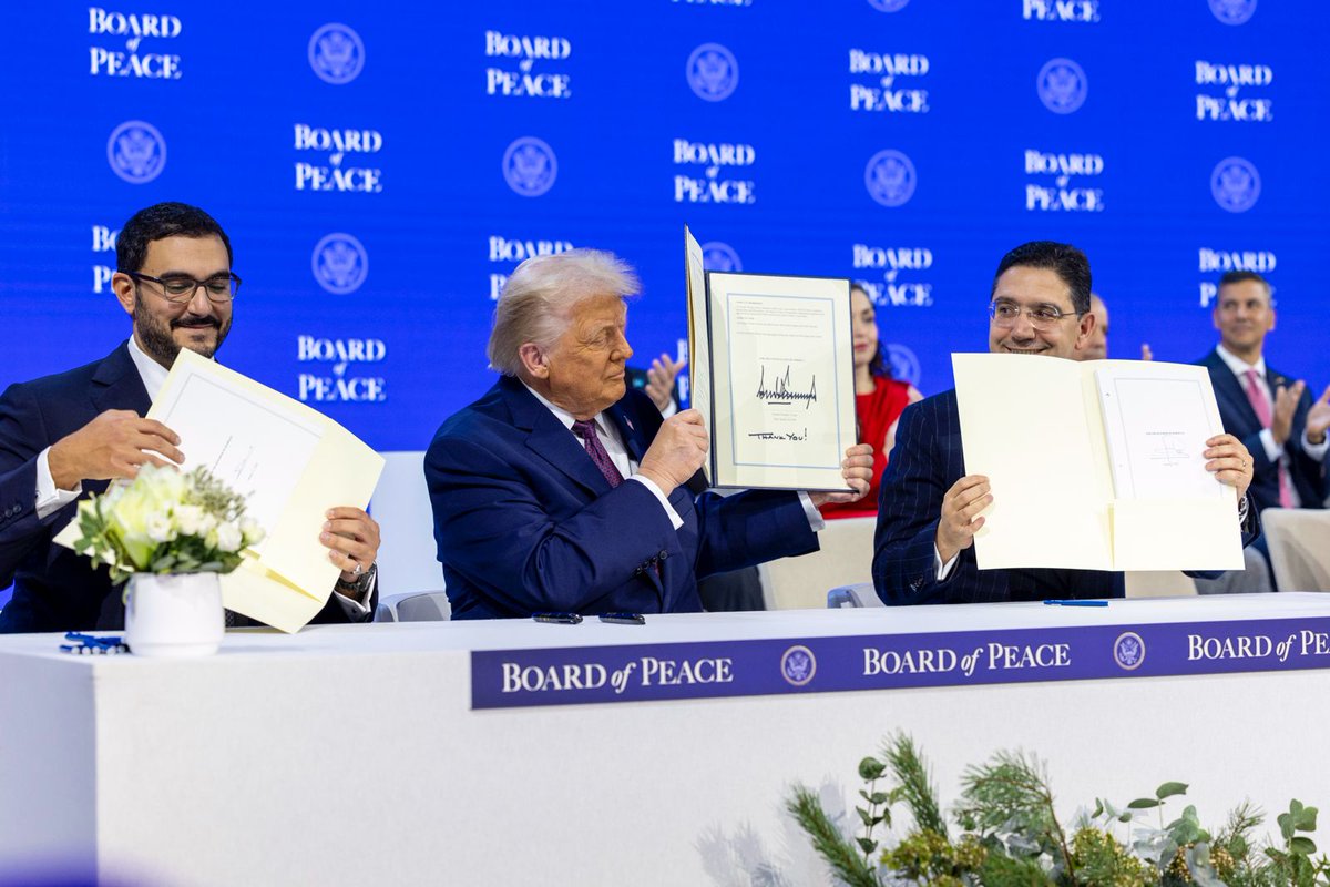 Marocdiplo_EN's tweet photo. Upon Instruction of His Majesty King Mohammed VI, may God assist Him, Chairman of the Al Quds Committee, MFA Nasser Bourita proceeded to sign today in Davos, the founding Charter of the Board of Peace, during a ceremony chaired by President of the🇺🇸 H.E. Donald J. Trump https://t.co/rFbJmS7VyJ