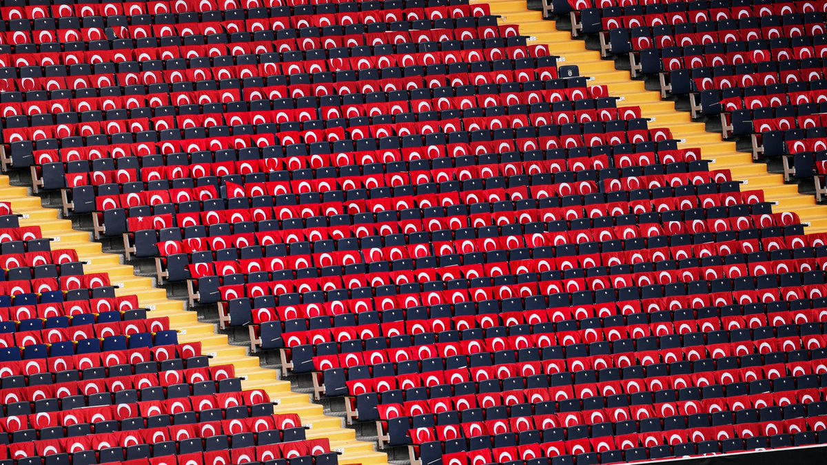 🇹🇷 ŞÜKRÜ SARAÇOĞLU STADYUMU TÜRK BAYRAKLARIYLA DONATILDI!
