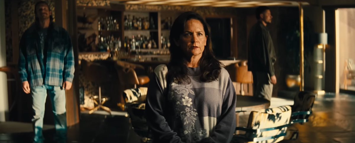 🚨The second episode of ‘Euphoria’ season 3 will allegedly begin with Laurie’s backstory, explaining how drug addiction changed her life and how being abused made her tough and remorseless. 

She was a D1 athlete before she was injured and became addicted to oxycontin.