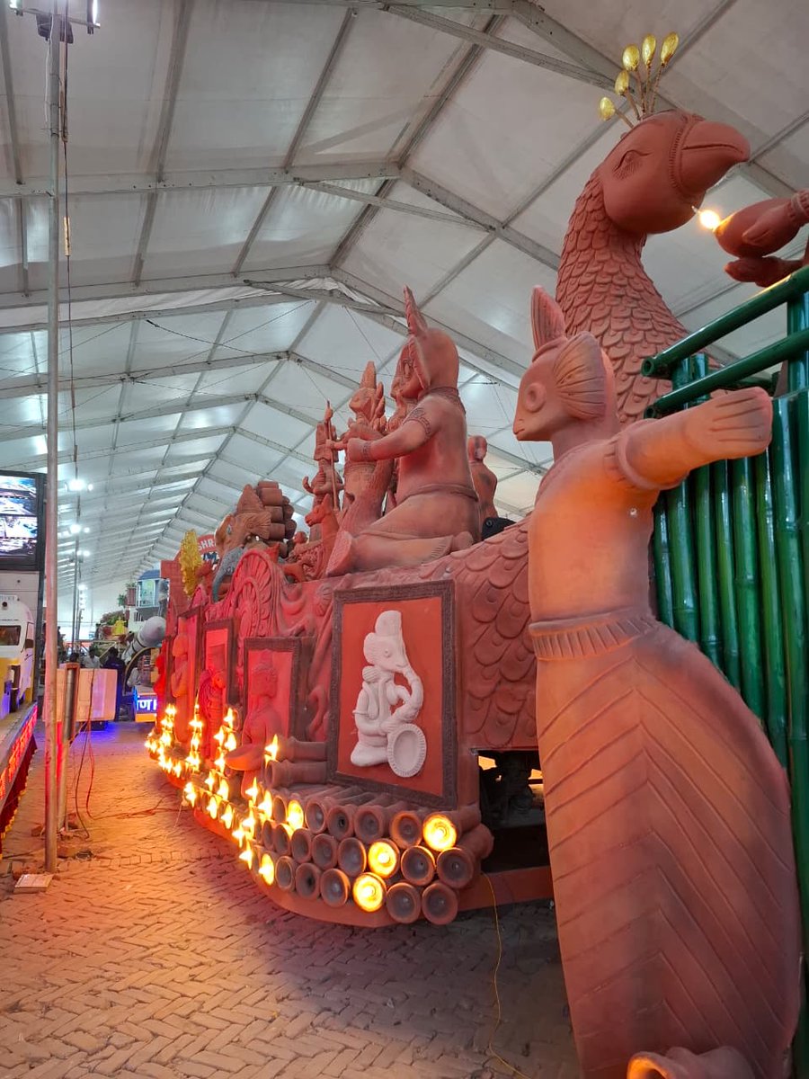 himantabiswa's tweet photo. Tradition meets self-reliance in style!

This Republic Day, Assam’s tableau is all about Asharikandi’s terracotta🏺vibes.

From river culture to the spirit of #AtmanirbharBharat, our artisans are putting tradition in the spotlight like never before. 

 #AssamTableau2026 https://t.co/DJT5xRhfMY