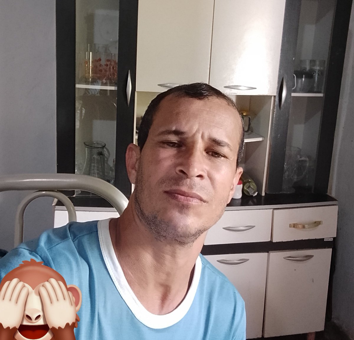 Agora lascou se, roupa e homem feio??