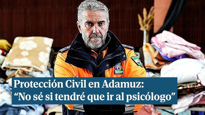 PlinioElGuapo's tweet photo. Estuvieron prácticamente solos atendiendo el mayor accidente de la alta velocidad española durante 45min hasta que llegaron los primeros tres bomberos del parque de Montoro.

Lo que vieron, hicieron, olieron y sintieron lo recordarán siempre. #Voluntarios #ProteccionCivil https://t.co/5NIKnY8po2