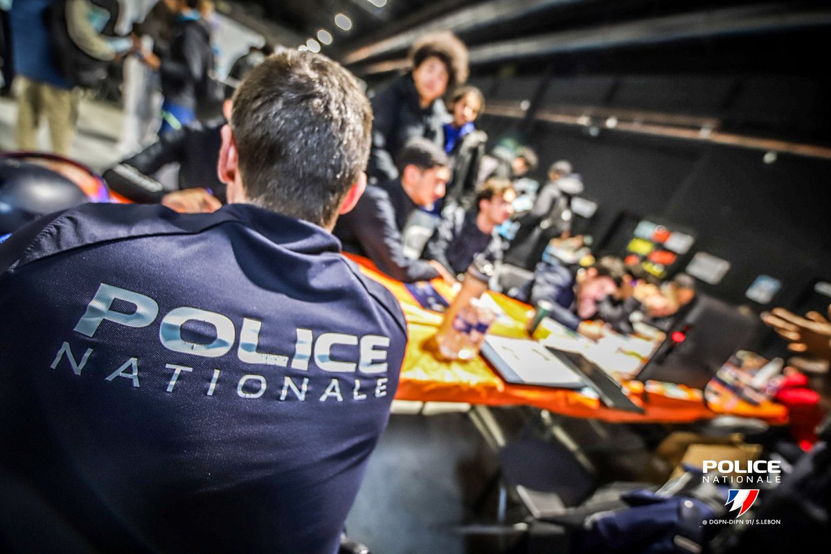PoliceNat91's tweet photo. #recrutement |📣 Aujourd’hui, nous avons participé au forum des métiers et de l’orientation, de la ville d' #athisMons, pour faire découvrir la richesse et la diversité des métiers de la @PoliceNationale
👮♀️👮♂️.
https://t.co/E9qqikB0RX https://t.co/vZlSsBfxC6