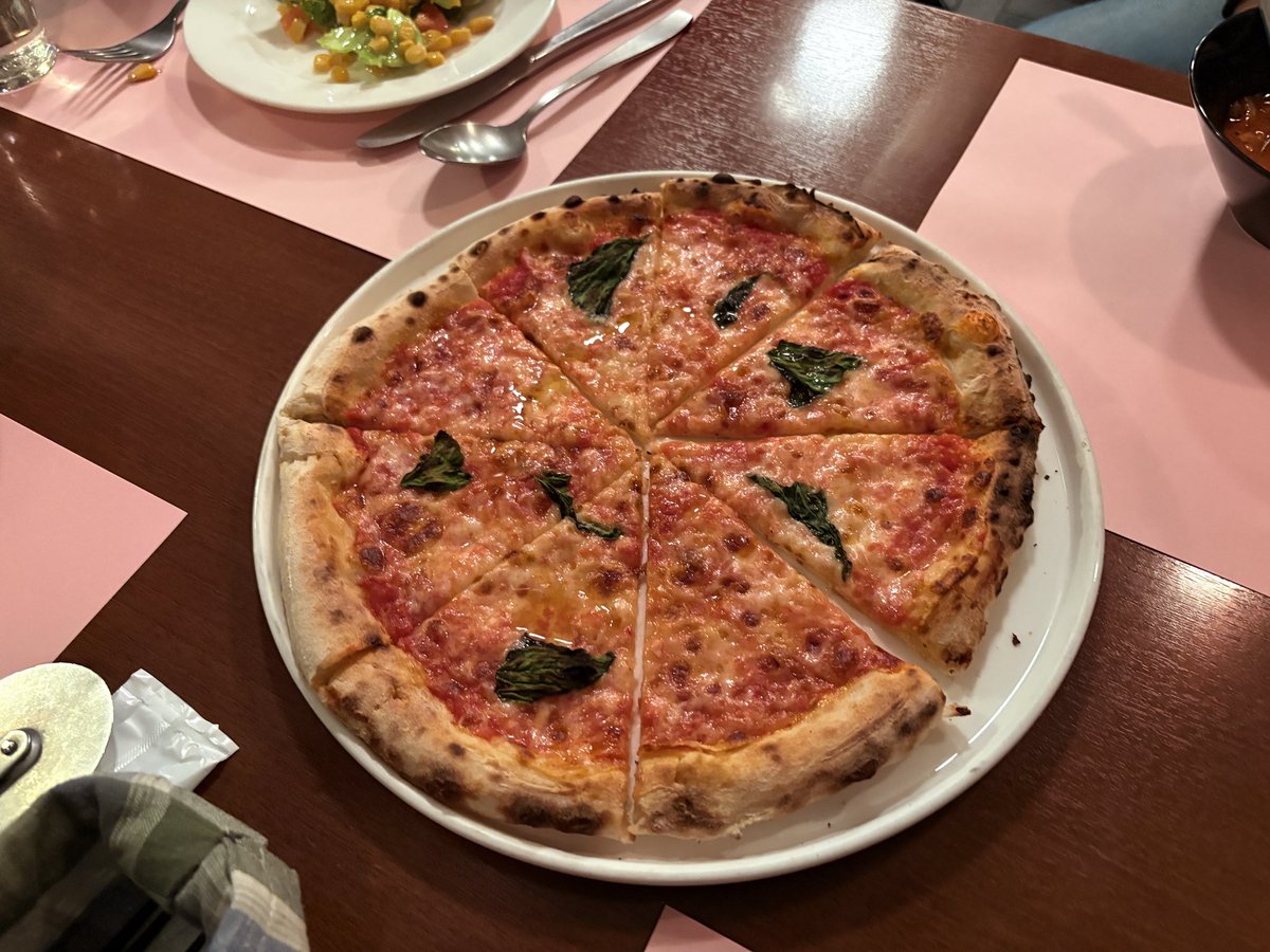 そして美味しいピザが出てきて美味しかったです(>_<)