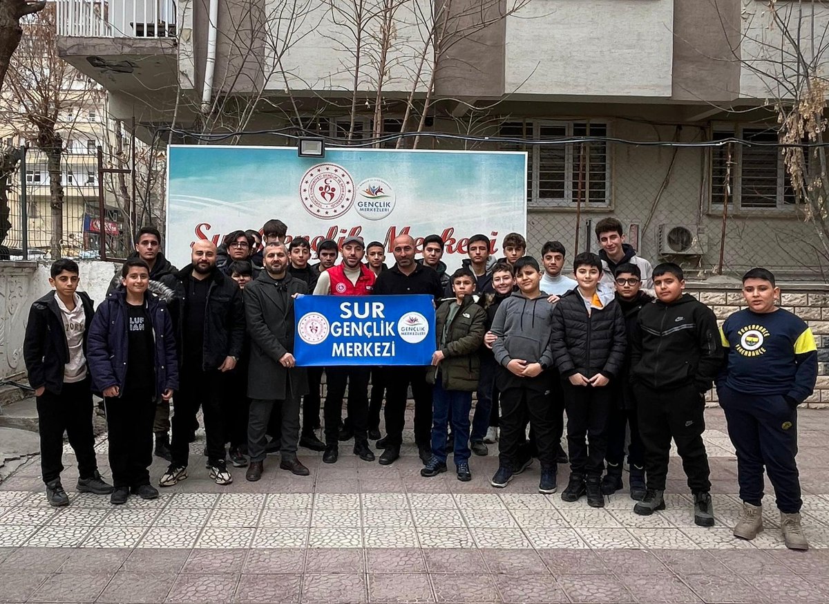 Yolculuk başlasın!❄️❄️
Deneyap Teknoloji Atölyelerinde eğitim gören öğrencilerimiz, Deneyap Yarıyıl Kampı kapsamında Malatya yolculuğuna çıktılar. Malatya Beydağı Gençlik Kampı’nda keyifli bir kar tatili yapacak olan öğrencilerimize iyi yolculuklar diliyoruz.⛄️
#surgm